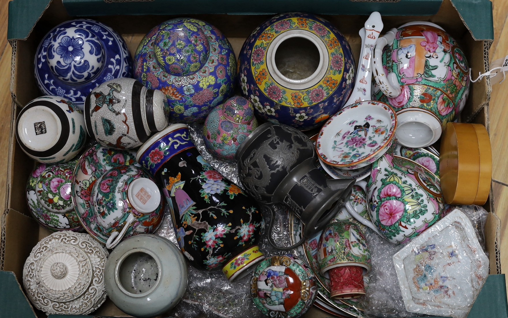 A quantity of decorative Chinese porcelain